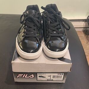 NWB Fila black sneakers